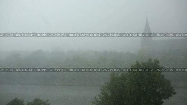 Shower of hail in Kaliningrad in summer (2016 год). Стоковое видео, видеограф Константин Тронин / Фотобанк Лори