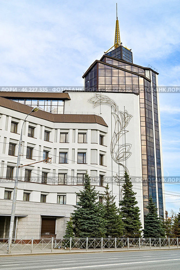 Штаб-квартира ОАО «Татэнерго», Казань, улица Марселя Салимжанова, 1 (2024 год). Стоковое фото, фотограф Александр Тараканов / Фотобанк Лори