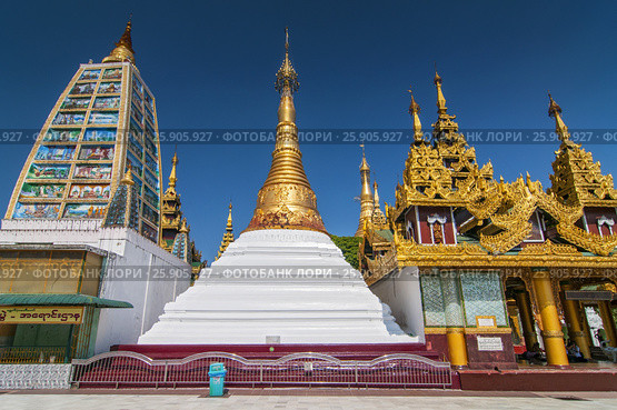 Shwedagon Paya is the most sacred golden buddhist pagoda in Yangon, Myanmar. Стоковое фото, агентство BE&W Photo / Фотобанк Лори