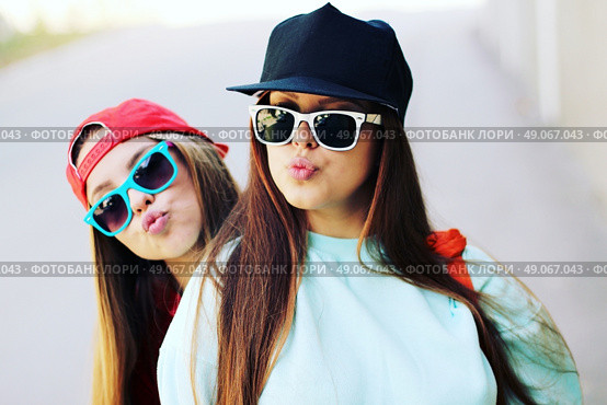 Skater Girls. Стоковое фото, агентство Ingram Publishing / Фотобанк Лори