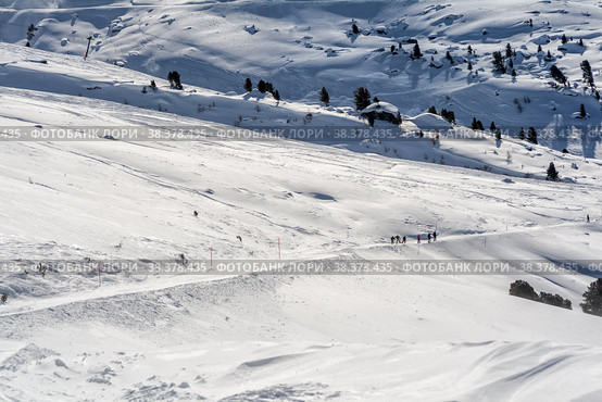 Skiers on a piste in the Swiss Alps. Стоковое фото, фотограф Юлия Бабкина / Фотобанк Лори