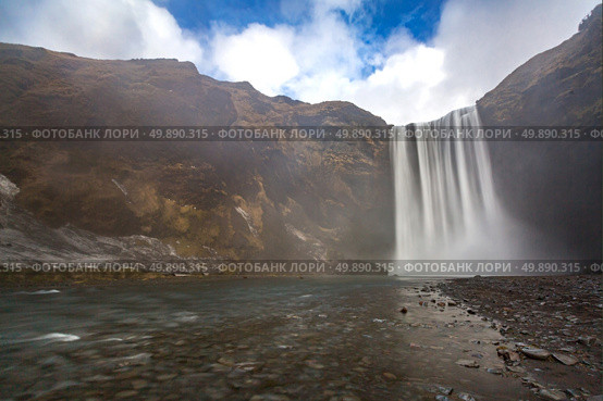 skogafoss waterfall on the South of Iceland. Стоковое фото, агентство Ingram Publishing / Фотобанк Лори