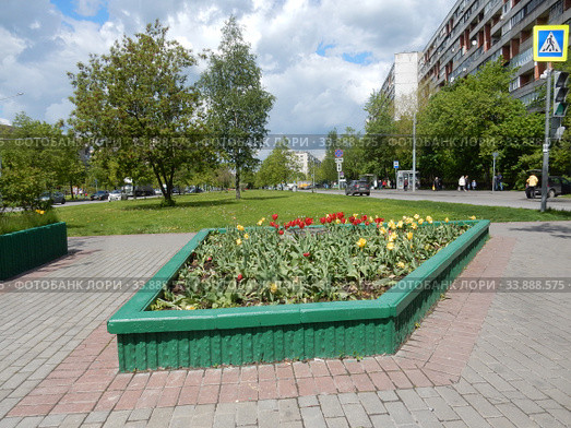 Сквер на Хабаровской улице. Район Гольяново. Город Москва (2020 год). Редакционное фото, фотограф lana1501 / Фотобанк Лори