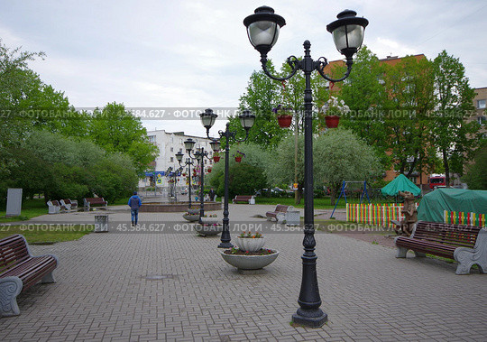 Сквер на площади Кирова, город Сортавала, Карелия (2019 год). Редакционное фото, фотограф Алексей Иванов / Фотобанк Лори