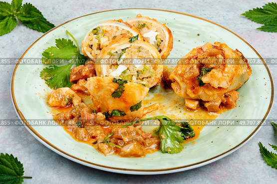 Sliced calamari or squid stuffed with rice and herbs. Bbq calamary.. Baked squid stuffed with rice. Стоковое фото, агентство Ingram Publishing / Фотобанк Лори