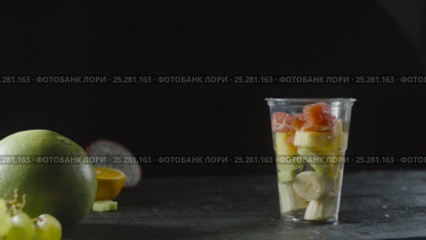 Slices of Grapefruit Add a Fruit Cocktail Cup. Стоковое видео, видеограф Станислав Панкратов / Фотобанк Лори