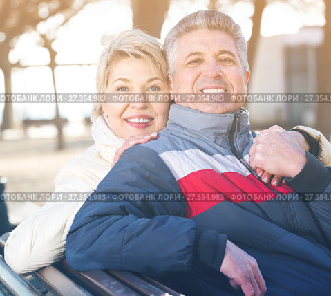 Smiling mature couple relaxing in park. Стоковое фото, фотограф Яков Филимонов / Фотобанк Лори