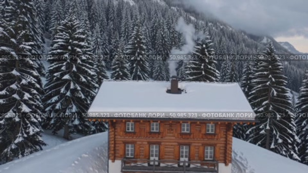 Smoke rising from wooden chalet chimney, surrounded by snow blanketed pine trees, depicting peaceful winter mountain scene with rustic charm. Стоковое AI-видео, аниматор Данил Руденко / Фотобанк Лори