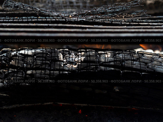 smoldering ashes bonfire. Стоковое фото, агентство Ingram Publishing / Фотобанк Лори