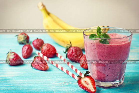 smoothie with banana and strawberry in the glass, fresh strawberries and bananas on the  wooden background (toning) Стоковое фото, агентство Ingram Publishing / Фотобанк Лори