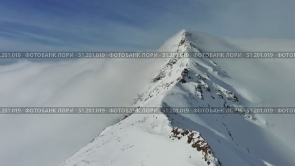 Snow Alp mountain range landscape. Стоковое видео, видеограф Михаил Коханчиков / Фотобанк Лори