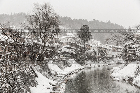Snow fall Winter in Takayama Gifu Prefecture, Japan. Стоковое фото, агентство Ingram Publishing / Фотобанк Лори