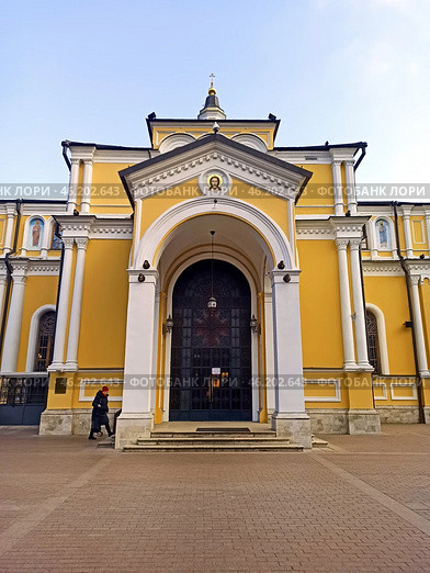 Собор Воскресения Словущего (1854-1856 гг.) . Покровский ставропигиальный женский монастырь у Покровской Заставы в Москве. Редакционное фото, фотограф stargal / Фотобанк Лори