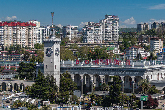 Сочи, городская застройка в Центральном районе (2021 год). Редакционное фото, фотограф glokaya_kuzdra / Фотобанк Лори