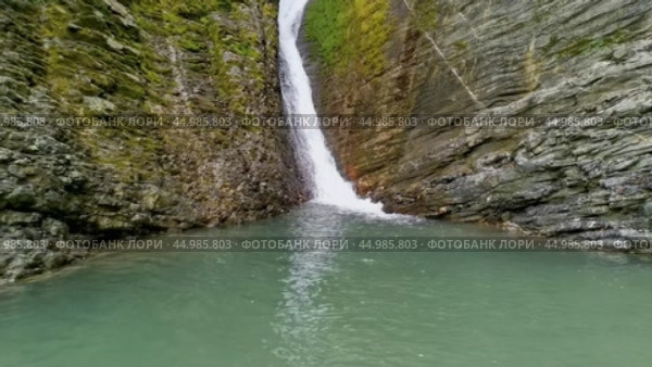 Сочи Ореховский водопад. Редакционное видео, видеограф Сергей Татаринцев / Фотобанк Лори