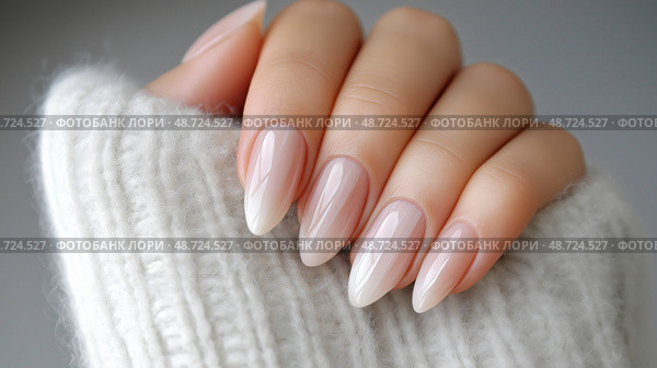 Soft Beige Summer Nails with Subtle Wave French Tips Minimalist Neutral Manicure. Мягкие бежевые летние ногти с тонкой волной на французских кончиках Минималистичный нейтральный маникюр. Стоковое AI-изображение, AI-художник Katsiaryna Repich / Фотобанк Лори