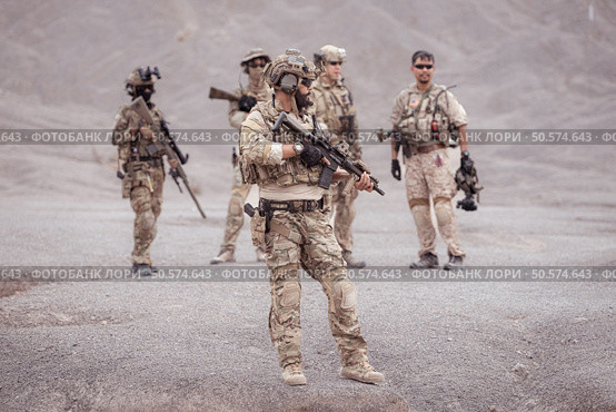 Soldiers in camouflage military uniforms carrying weapons, Reconnaissance missions in rugged mountains, Assault infantry battle training. Стоковое фото, агентство Ingram Publishing / Фотобанк Лори