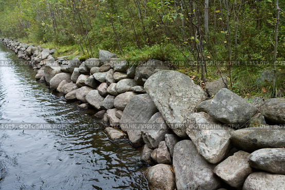 Соловецкие острова. Берег канала между озерами. (2009 год). Редакционное фото, фотограф Михаил Ворожцов / Фотобанк Лори