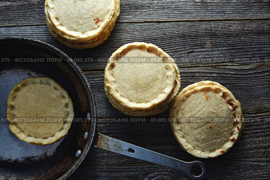 Sopes handmade mexican traditional food thick corn masa tortillas. Стоковое фото, агентство Ingram Publishing / Фотобанк Лори