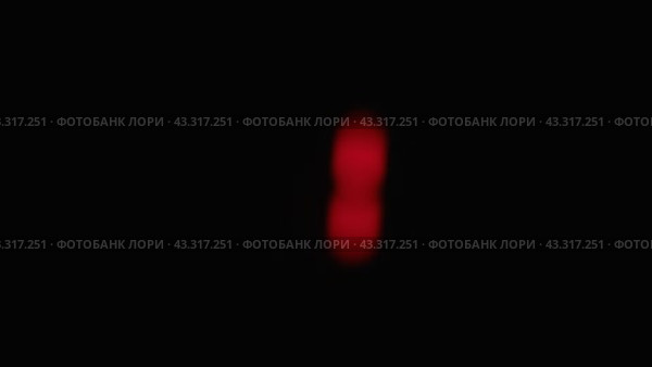 Сосредоточьтесь на цифре 1. Красное боке превращается в цифру. Расфокусируйте и сосредоточьтесь. Focus on the number 1. Red bokeh turns into a digit. Defocus and focus. Стоковое видео, видеограф Александр Собко / Фотобанк Лори