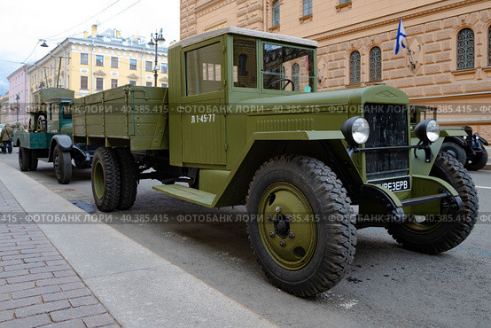 Советский грузовой автомобиль ЗИС-5В крупным планом. Подготовка к репетиции парада в честь Дня Победы. Санкт-Петербург (2023 год). Редакционное фото, фотограф Виктор Карасев / Фотобанк Лори