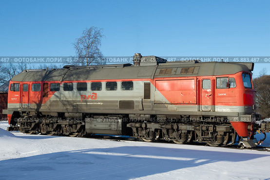 Советский тепловоз ДМ62 на станции Сортавала солнечным мартовским днем. Карелия (2021 год). Редакционное фото, фотограф Виктор Карасев / Фотобанк Лори