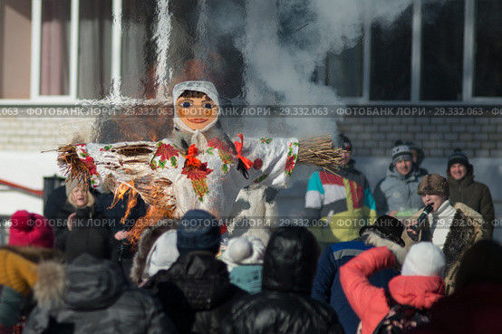 Сожжение чучела масленицы (2018 год). Стоковое фото, фотограф Сергей Костарев / Фотобанк Лори