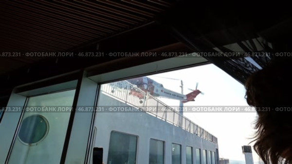 Спасательный вертолет садится на палубу парома в Балтийском море. Май. A rescue helicopter lands on the deck of a ferry in the Baltic Sea. May. Стоковое видео, видеограф Горшков Александр / Фотобанк Лори