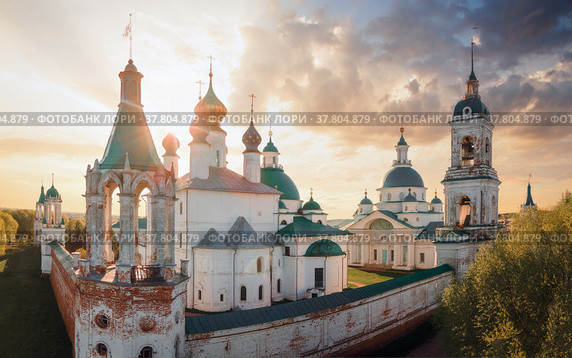Спасо-Яковлевский Димитриев монастырь (2022 год). Редакционное фото, фотограф Julia Shepeleva / Фотобанк Лори