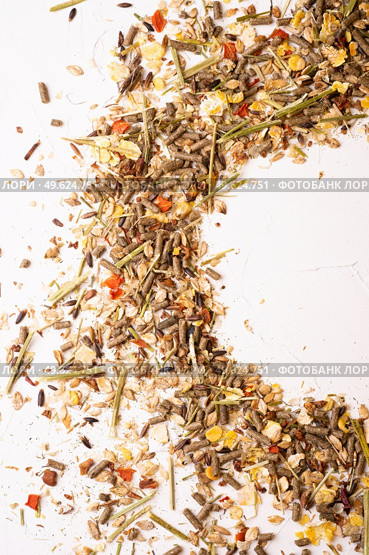 special muesli and granules for senior horses  served in bowl.  close up. feeding and horse care concept. Стоковое фото, агентство Ingram Publishing / Фотобанк Лори