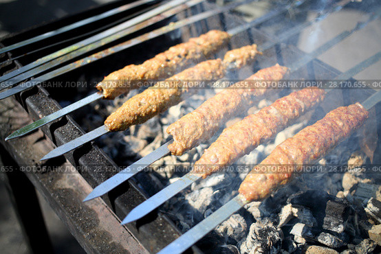 Spits with luleh kebab on the grill over hot coals, close-up. Стоковое фото, фотограф Losevsky Pavel / Фотобанк Лори