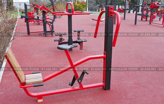 Спортивное оборудование на спортплощадке. Sports equipment on the playground. Стоковое фото, фотограф Татьяна Д / Фотобанк Лори
