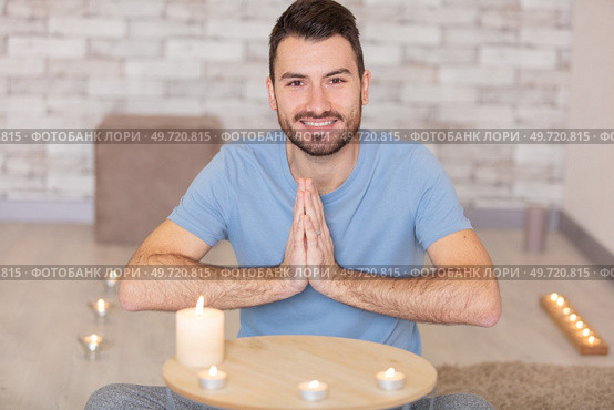 sporty mindful man meditating alone at home. Стоковое фото, агентство Ingram Publishing / Фотобанк Лори