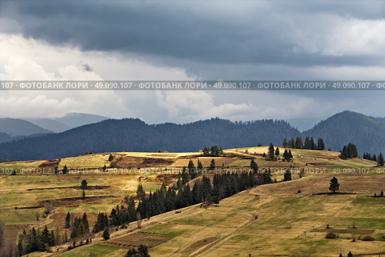 Spring rain in mountains. Thunder and clouds. Стоковое фото, агентство Ingram Publishing / Фотобанк Лори