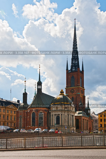 Средневековый храм Riddarholmen в Стокгольме (2011 год). Стоковое фото, фотограф Юлия Бабкина / Фотобанк Лори