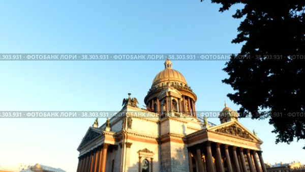 St Isaac Cathedral on sunset. White night. Museums Isaac's Square. Unique urban landscape center Saint Petersburg (2020 год). Редакционное видео, видеограф Aleksandr Golubev / Фотобанк Лори