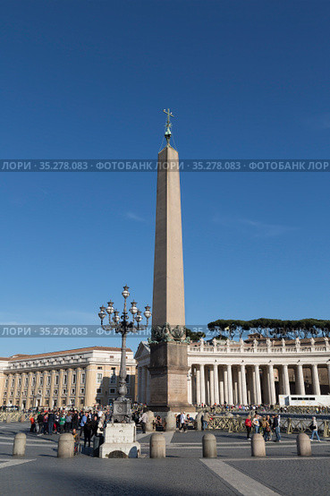 St. Peter's square in Vatican with an Egyptian obelisk in the middle (2014 год). Редакционное фото, фотограф Наталья Волкова / Фотобанк Лори