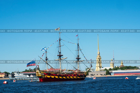 St. Petersburg, Russia, July 24, 2024: Warships on the Neva River. The parade is a celebration of the Navy Day. Редакционное фото, фотограф Глущенко Елена / Фотобанк Лори