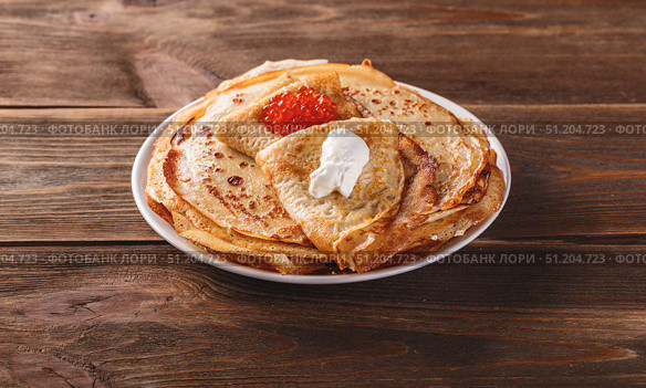 Stack of russian pancakes blini with red caviar, fresh sour cream. Стоковое фото, фотограф Ирина Буракова / Фотобанк Лори