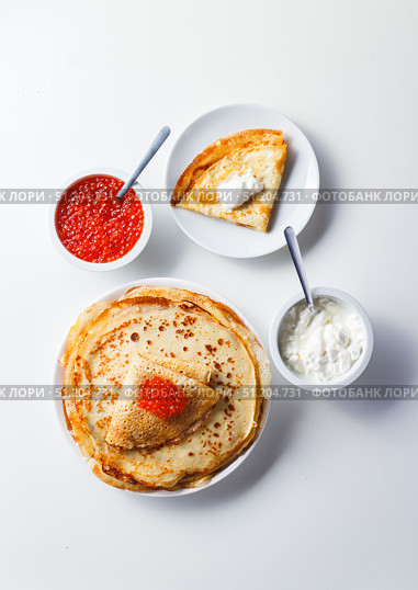 Stack of russian pancakes blini with red caviar, fresh sour cream. Стоковое фото, фотограф Ирина Буракова / Фотобанк Лори