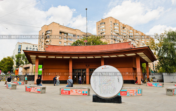 Станция метро "Красносельская". Летний день. Москва. Редакционное фото, фотограф E. O. / Фотобанк Лори