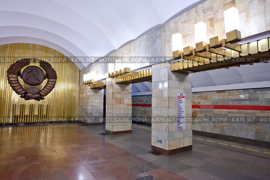 Станция Петербургского метрополитена "Гражданский проспект". Центральный зал и торцевая стена (2013 год). Редакционное фото, фотограф Александр Тарасенков / Фотобанк Лори