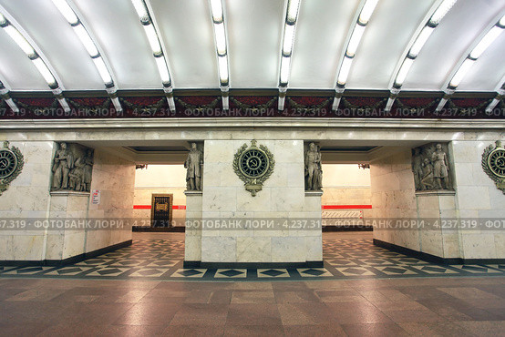 Станция Петербургского метрополитена "Нарвская". Центральный зал (2013 год). Редакционное фото, фотограф Александр Тарасенков / Фотобанк Лори