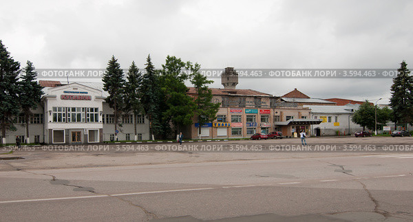 Старая Купавна. Площадь перед Троицким храмом (2012 год). Редакционное фото, фотограф Зобков Юрий / Фотобанк Лори