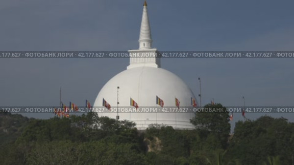 Старинная буддистская ступа Dagoba Mahaseya. Михинтале, Шри-Ланка (2020 год). Стоковое видео, видеограф Анна Карасева / Фотобанк Лори