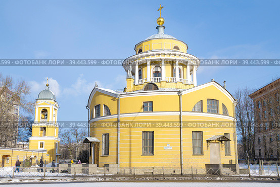 Старинная церковь Благовещения Пресвятой Богородицы (1809г.) в Старой деревне февральским солнечным днем. Санкт-Петербург (2023 год). Редакционное фото, фотограф Виктор Карасев / Фотобанк Лори