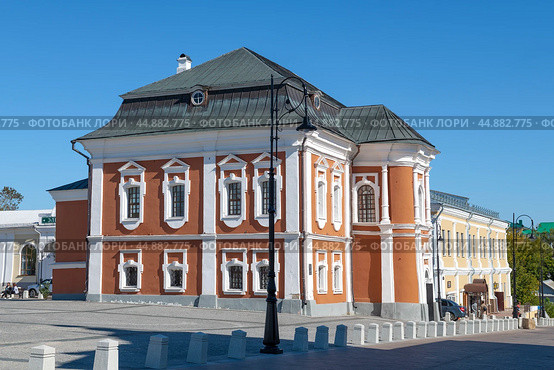 Старинное здание городского магистрата солнечным сентябрьским днем. Арзамас (2024 год). Редакционное фото, фотограф Виктор Карасев / Фотобанк Лори