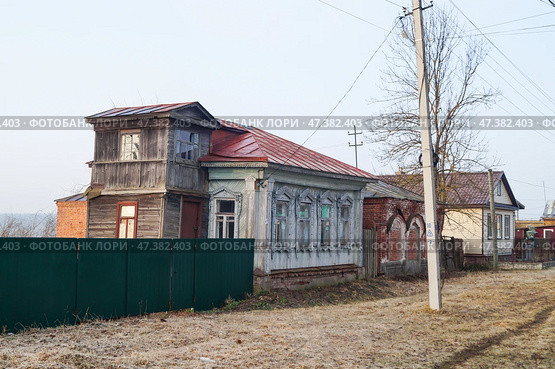 Старинный дом на улице 3-го Интернационала,47 в поселке Мстёра. Стоковое фото, фотограф Сергей Овчинников / Фотобанк Лори