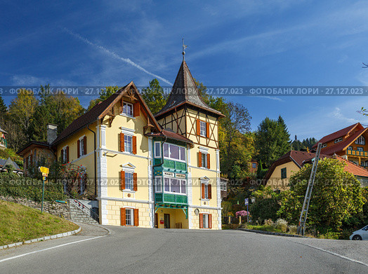 Старинный фахверковый дом. Коммуна Милльштатт-ам-Зе (Millstatt am See) на берегу озера Mилльштеттер. Каринтия, Австрия (2017 год). Редакционное фото, фотограф Bala-Kate / Фотобанк Лори