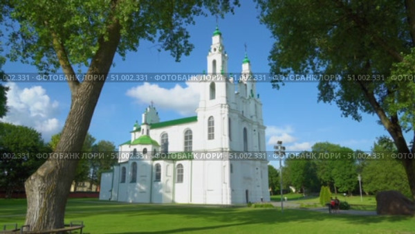 Старинный православный Софийский собор в городе Полоцке, Беларусь. Летний городской пейзаж и архитектура. Редакционное видео, видеограф Sergei Gorin / Фотобанк Лори